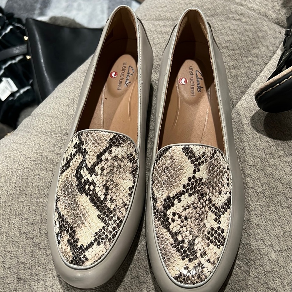 Flat shoes